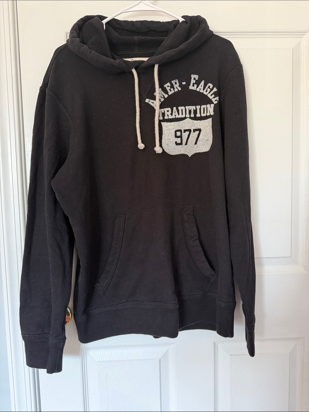 American Eagle Outfitters Men Black Pullover Hoodie with White Graphic Size M!